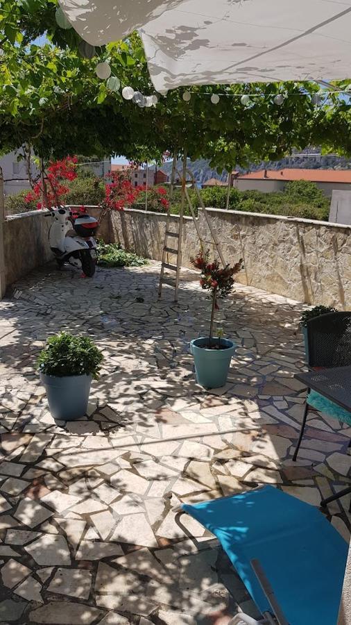 Apartments Popaj คอมีชา ภายนอก รูปภาพ