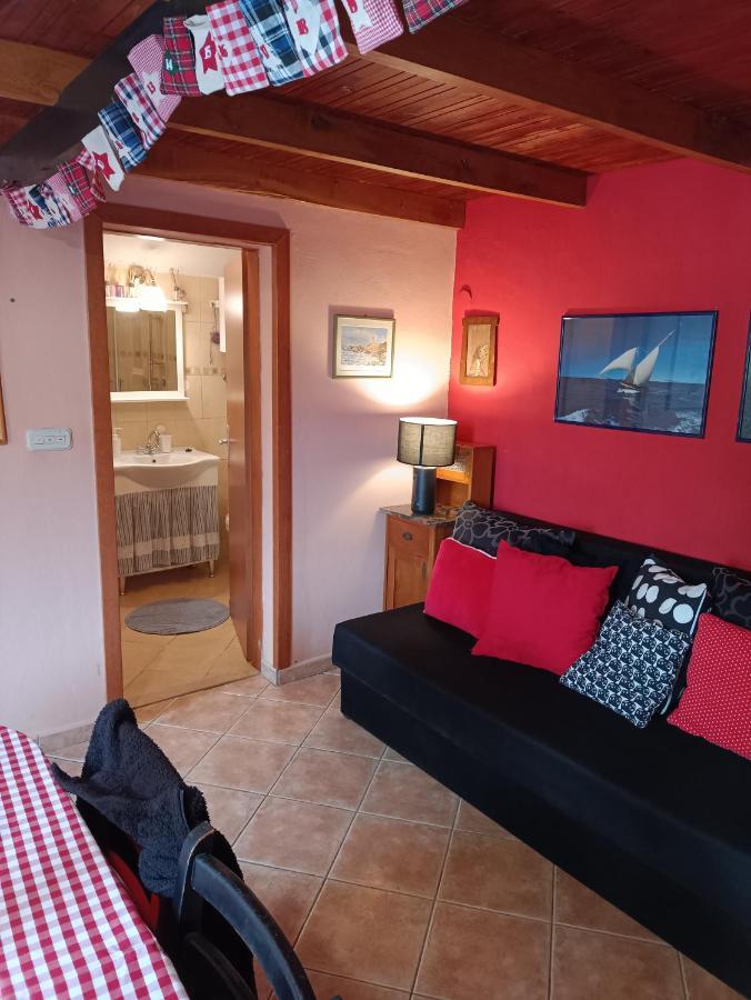 Apartments Popaj คอมีชา ภายนอก รูปภาพ