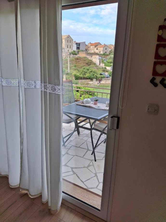 Apartments Popaj คอมีชา ภายนอก รูปภาพ