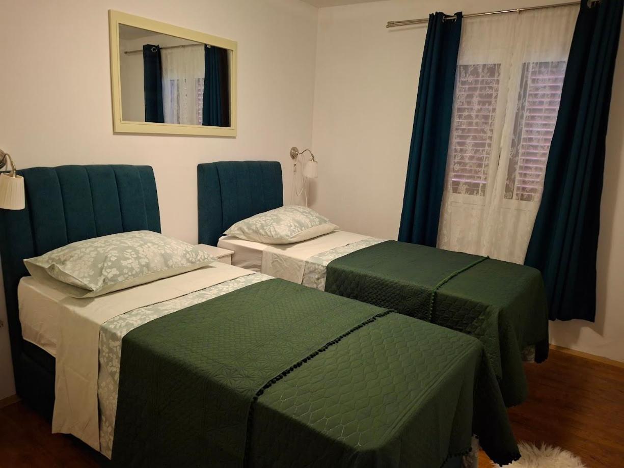 Apartments Popaj คอมีชา ภายนอก รูปภาพ