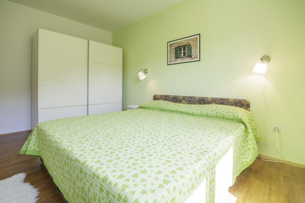 Apartments Popaj คอมีชา ภายนอก รูปภาพ