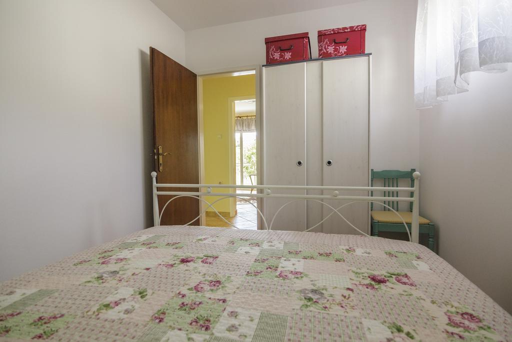 Apartments Popaj คอมีชา ภายนอก รูปภาพ