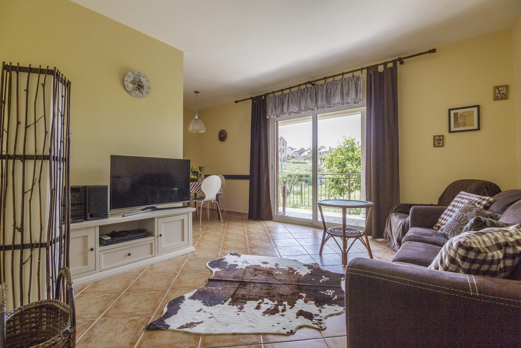 Apartments Popaj คอมีชา ภายนอก รูปภาพ