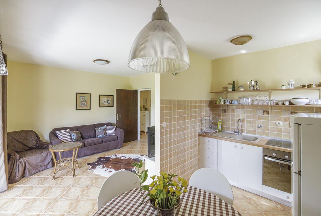Apartments Popaj คอมีชา ภายนอก รูปภาพ
