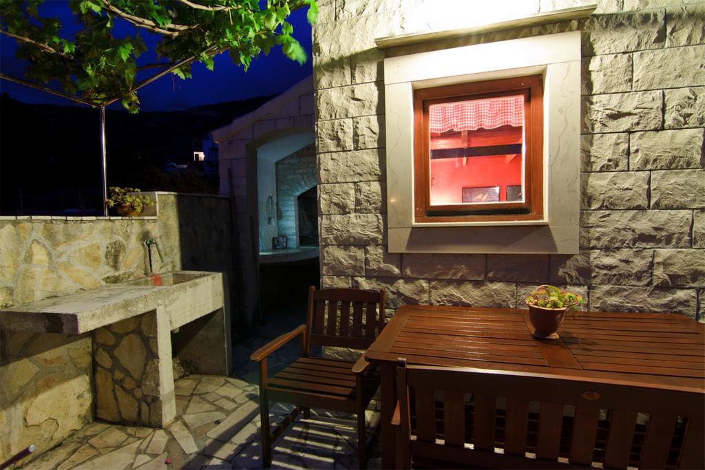 Apartments Popaj คอมีชา ภายนอก รูปภาพ