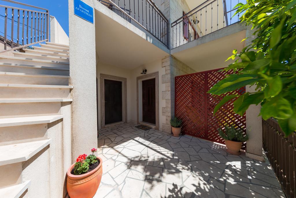 Apartments Popaj คอมีชา ภายนอก รูปภาพ