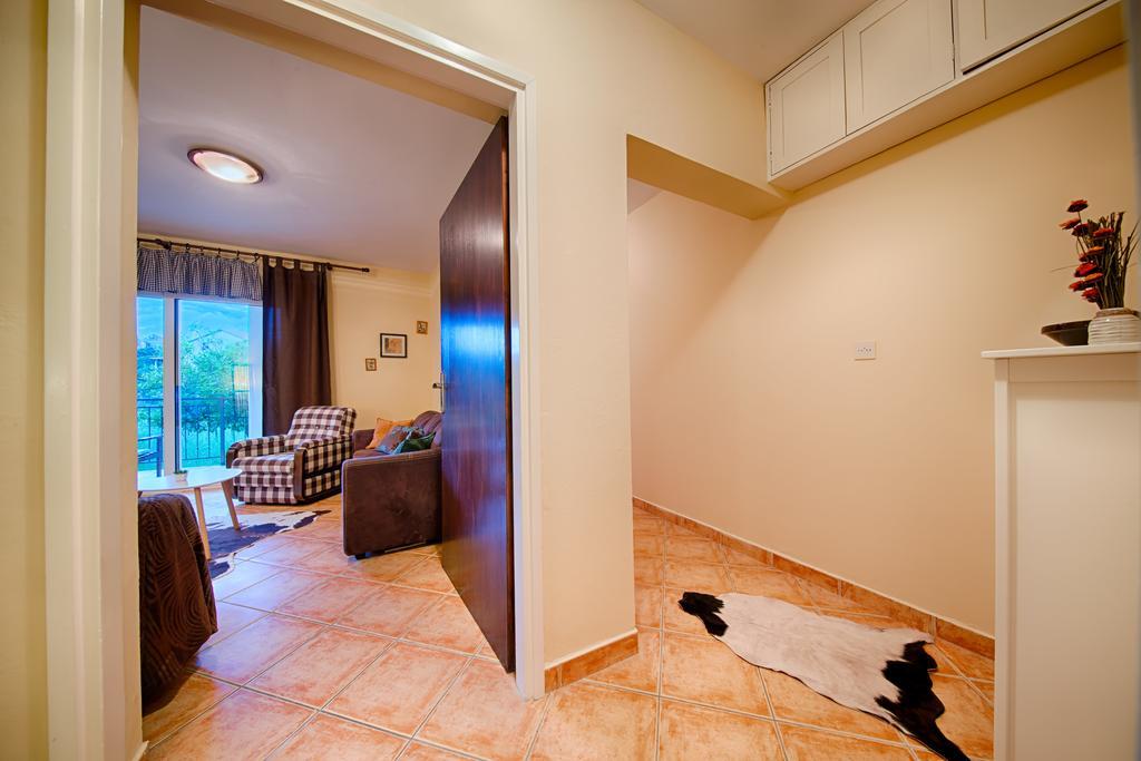 Apartments Popaj คอมีชา ภายนอก รูปภาพ