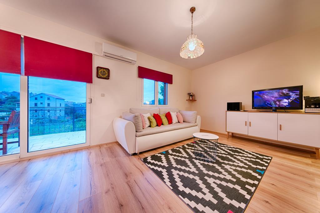 Apartments Popaj คอมีชา ภายนอก รูปภาพ