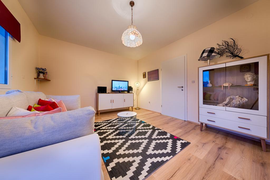 Apartments Popaj คอมีชา ภายนอก รูปภาพ