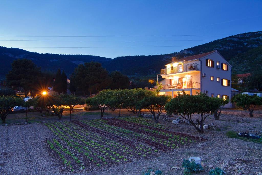 Apartments Popaj คอมีชา ห้อง รูปภาพ